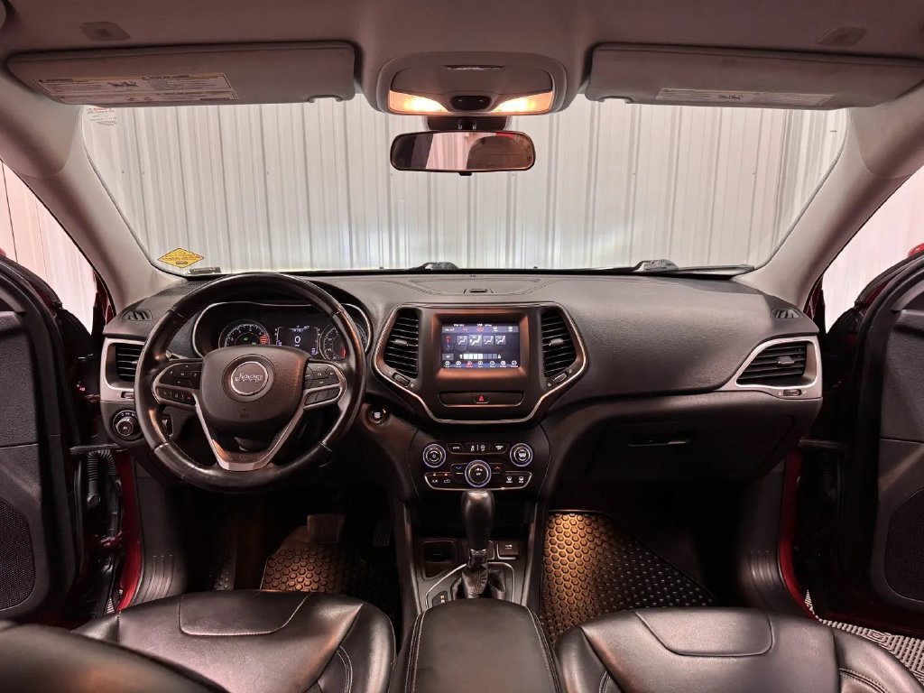 Used 2019 Jeep Cherokee Latitude Plus FWD image 30