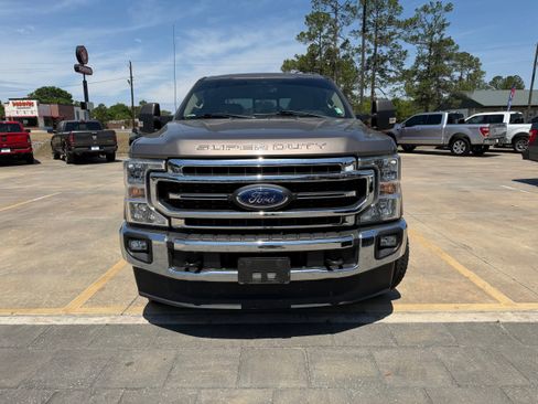 Used 2020 Ford F250 Lariat w/ Lariat Value Package AWD/4WD image 2