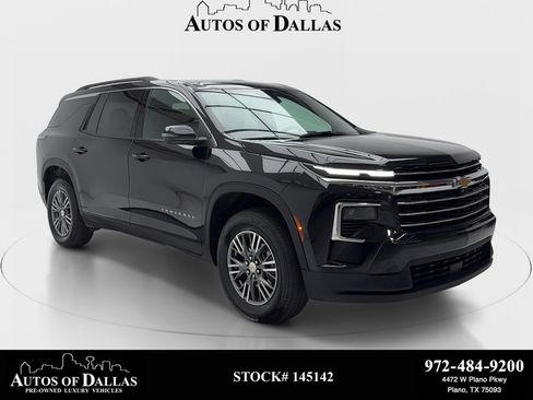 Used 2025 Chevrolet Traverse LT AWD/4WD image 1