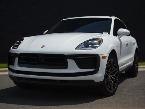 Used 2026 Porsche Macan AWD/4WD image 1