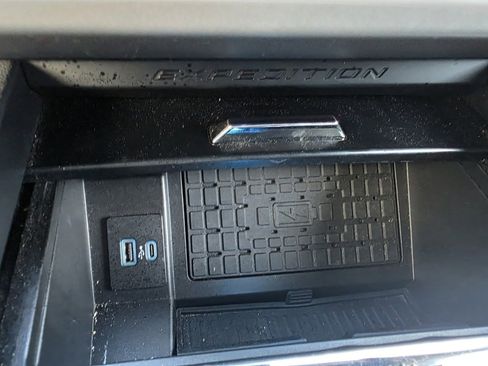 Used 2023 Ford Expedition Max XLT image 22