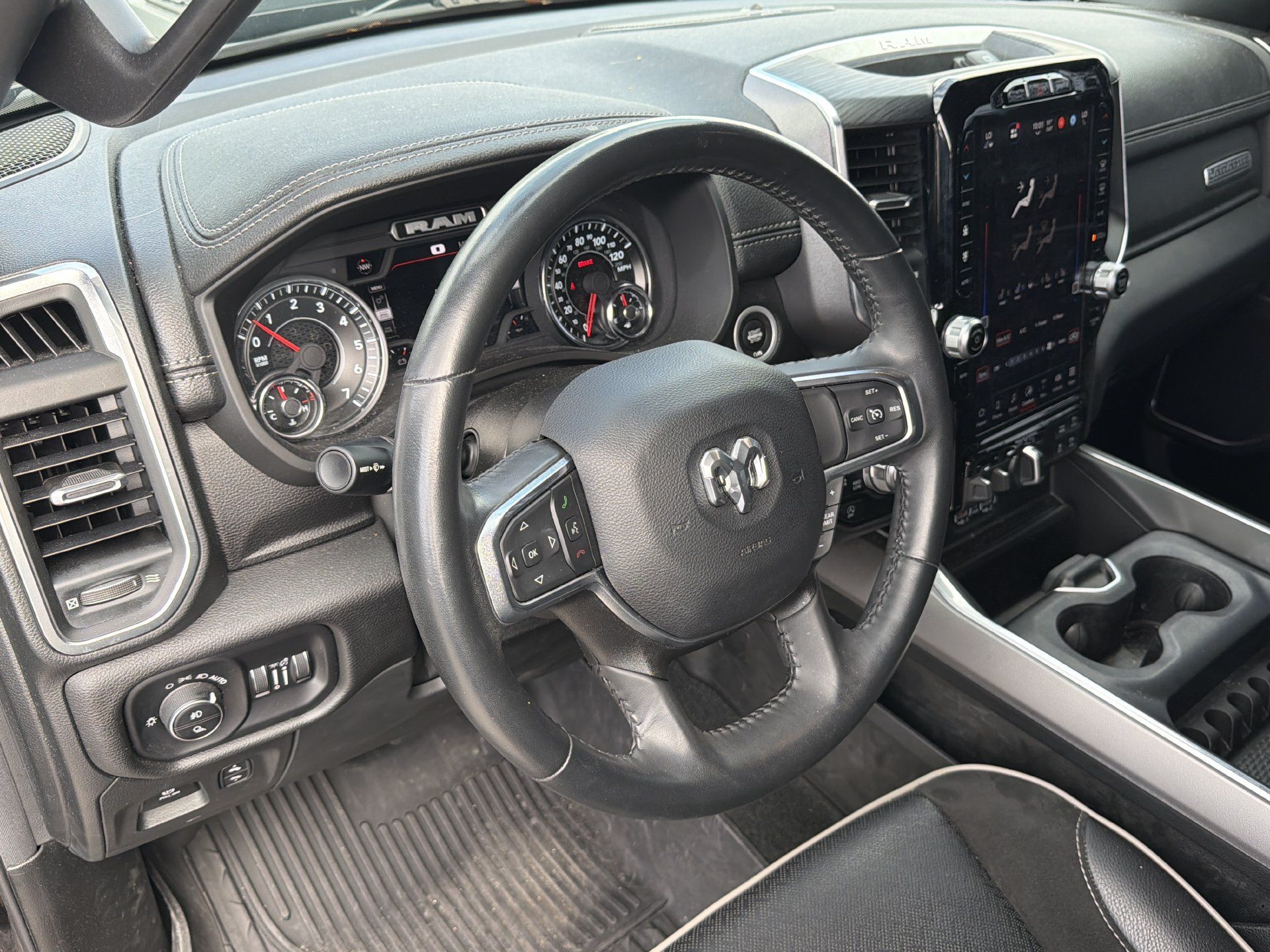 Used 2023 RAM 1500 Laramie AWD/4WD image 12