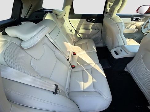 Used 2018 Volvo XC60 T8 Inscription w/ Luxury Seat Package AWD/4WD image 34