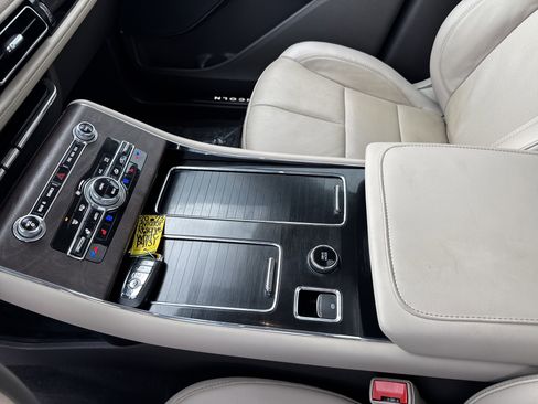 Used 2023 Lincoln Aviator Reserve w/ Equipment Group 201A image 40