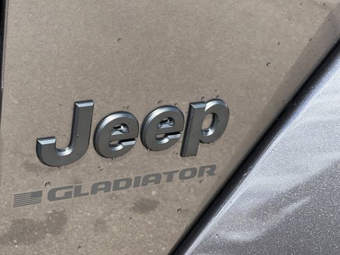 Used 2024 Jeep Gladiator Sport AWD/4WD image 22