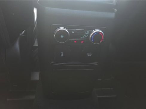 Used 2023 Ford Explorer Platinum w/ Technology Package image 27