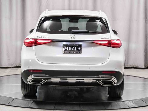 Used 2023 Mercedes-Benz GLC 300 4MATIC image 3