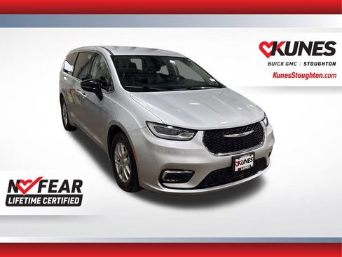 Used 2024 Chrysler Pacifica Touring-L image 4