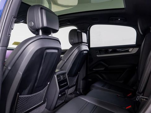 Certified 2026 Porsche Cayenne S AWD/4WD image 8