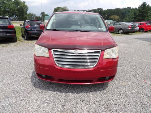 Used 2010 Chrysler Town & Country Touring w/ Entertainment Group #2 FWD image 2