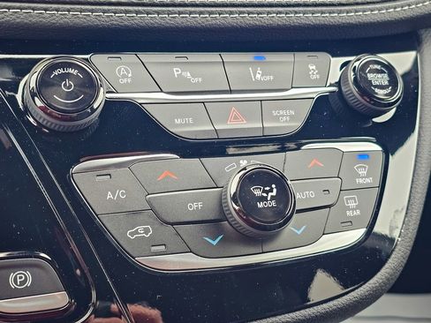 New 2026 Chrysler Pacifica Select FWD image 25