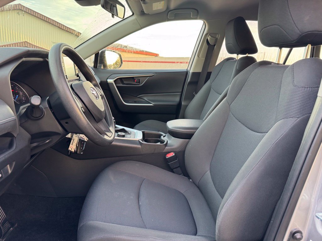 Used 2019 Toyota RAV4 LE w/ Carpet Mat Package AWD/4WD image 4