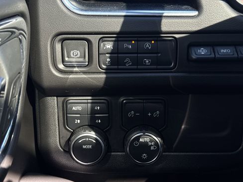 Used 2023 Chevrolet Suburban High Country image 18