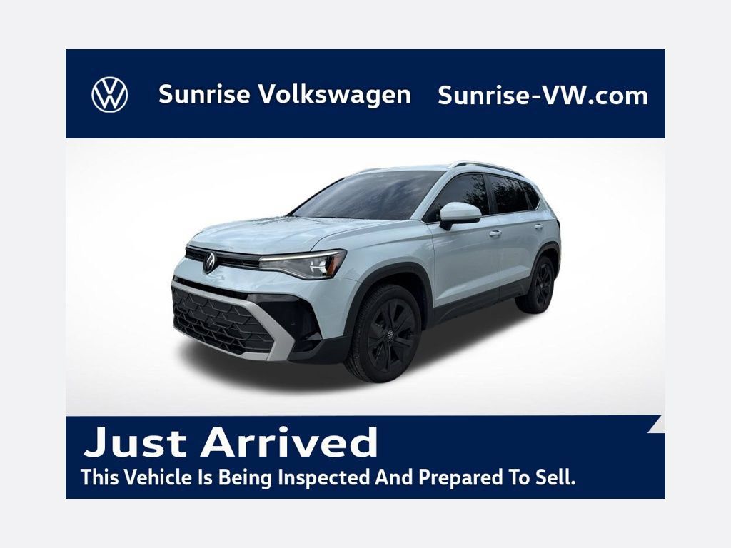 Used 2025 Volkswagen Taos SE w/ Panoramic Sunroof Package FWD 360° Tour