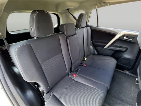 Used 2015 Toyota RAV4 XLE FWD image 18