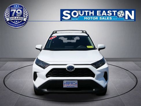 Used 2021 Toyota RAV4 LE AWD/4WD image 3