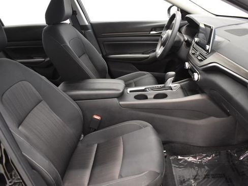 Used 2025 Nissan Altima 2.5 SV FWD image 19
