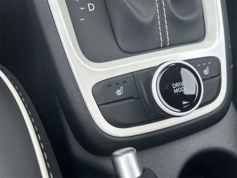 New 2025 Hyundai Venue Limited image 8