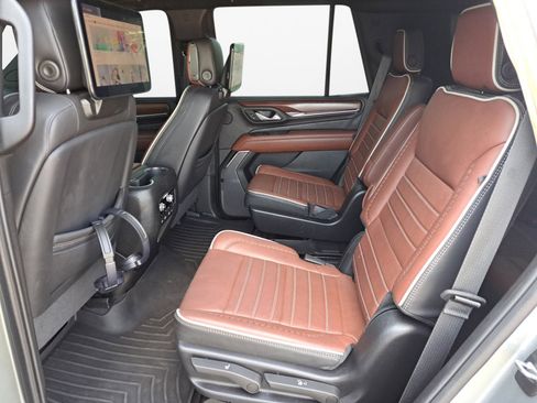 Used 2024 GMC Yukon Denali Ultimate AWD/4WD image 11