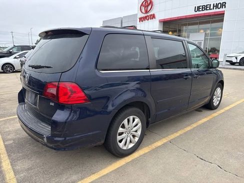 Used 2014 Volkswagen Routan SE FWD image 9