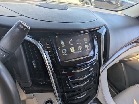 Used 2016 Cadillac Escalade Luxury image 26