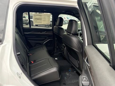 New 2026 Jeep Grand Cherokee Limited image 32