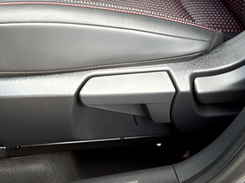 Used 2025 Nissan Kicks SR FWD image 25