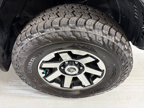 Used 2021 Toyota 4Runner TRD Off-Road Premium w/ Moonroof Package AWD/4WD image 10