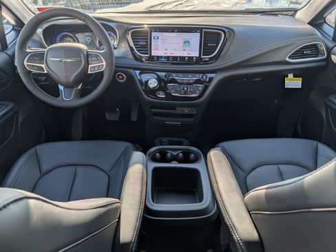 New 2026 Chrysler Pacifica Select AWD/4WD image 8