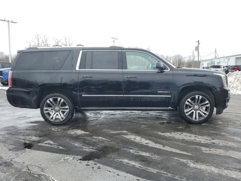 Used 2019 GMC Yukon XL Denali w/ Denali Ultimate Package image 3