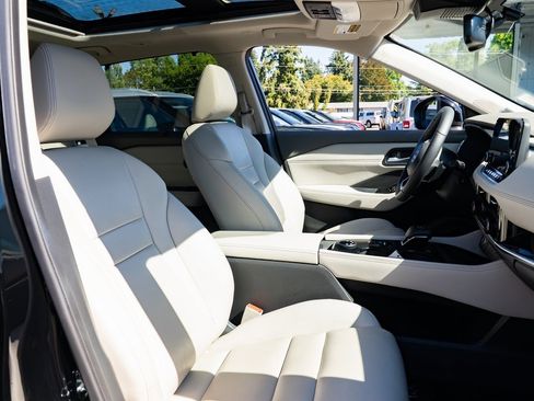 Used 2023 Nissan Rogue SL w/ SL Premium Package image 25