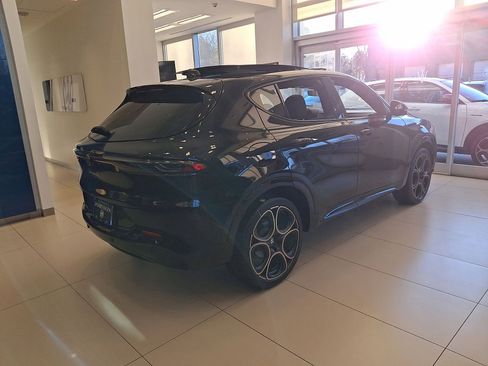 New 2025 Alfa Romeo Tonale image 8