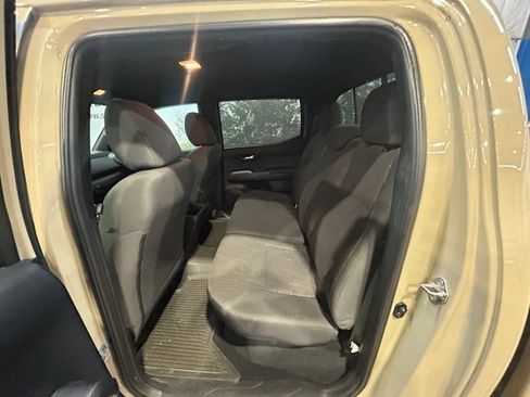 Used 2016 Toyota Tacoma TRD Off-Road w/ Towing Package image 16