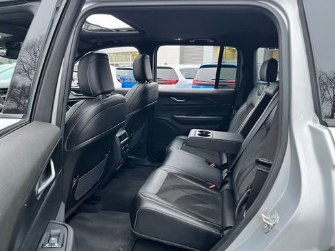 Used 2024 Jeep Grand Cherokee Altitude image 18