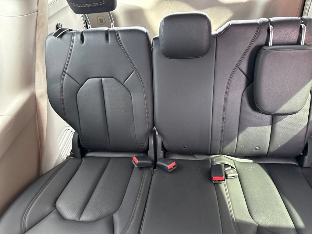 Used 2019 Chrysler Pacifica Touring-L FWD image 34