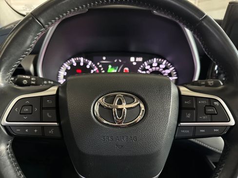 Used 2022 Toyota Highlander XLE FWD image 26