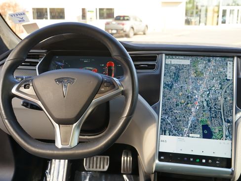 Used 2015 Tesla Model S AWD image 19