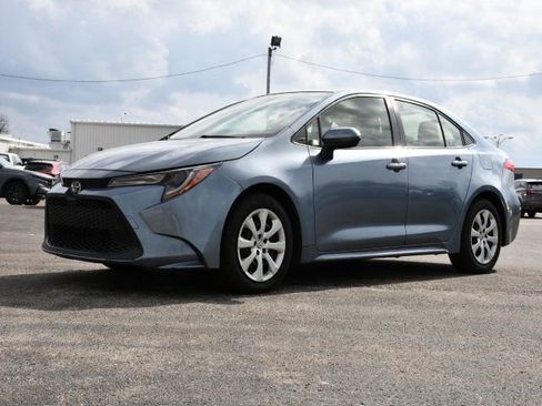 Used 2020 Toyota Corolla LE image 3