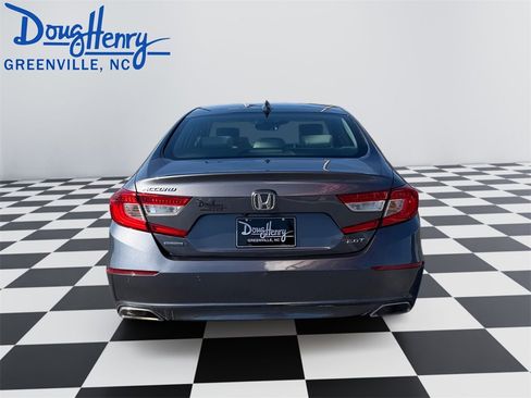 Used 2018 Honda Accord Touring image 4