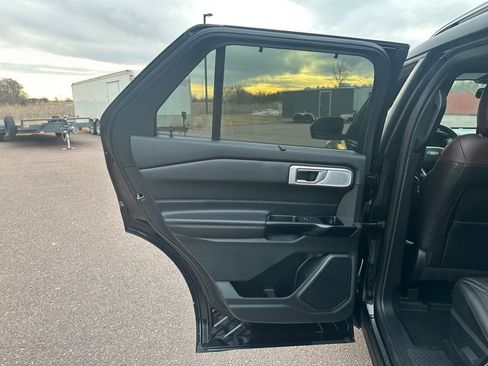 Used 2024 Ford Explorer Platinum w/ Technology Package image 21
