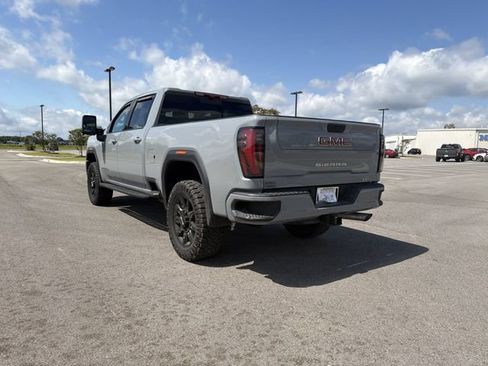 Used 2024 GMC Sierra 2500 AT4 w/ AT4 Premium Plus Package AWD/4WD image 3