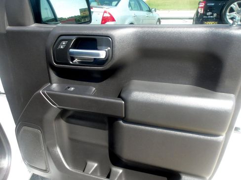 Used 2020 Chevrolet Silverado 1500 Custom w/ Custom Value Package image 9