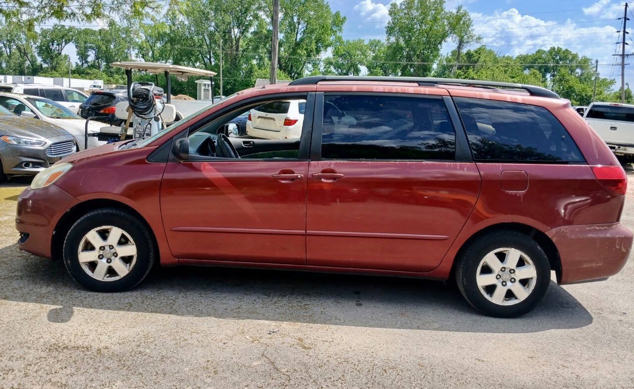 Used 2005 Toyota Sienna LE w/ LE Pkg 8 FWD image 4