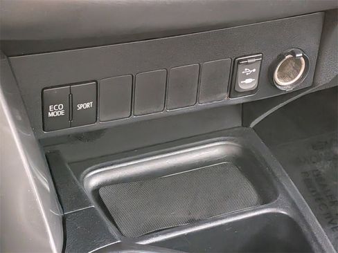 Used 2016 Toyota RAV4 XLE image 25