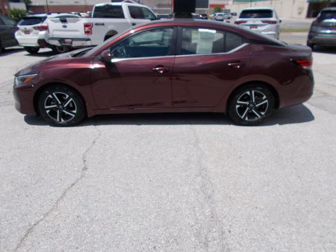 Used 2024 Nissan Sentra SV FWD image 9