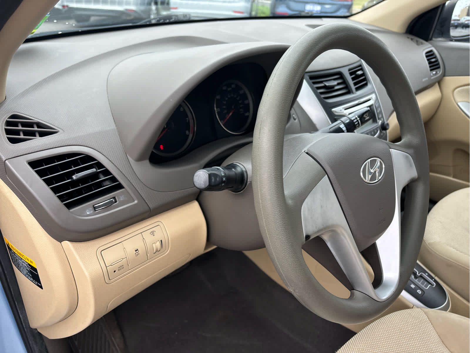 Used 2012 Hyundai Accent GLS FWD image 9