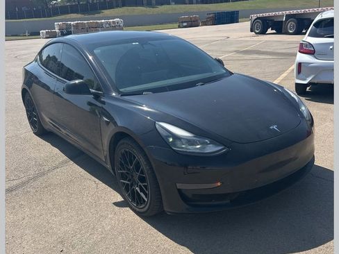 Used 2021 Tesla Model 3 Standard Range Plus image 1