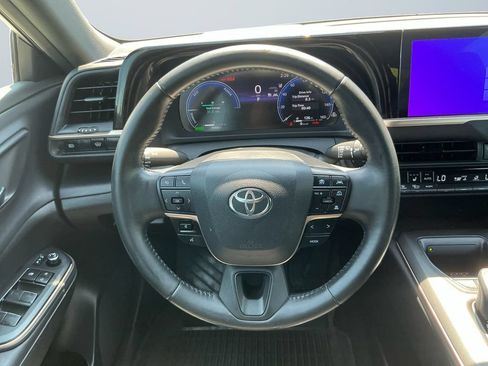 Used 2023 Toyota Crown AWD/4WD image 14