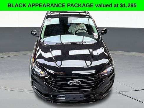 Used 2024 Ford Edge SE w/ Black Appearance Package image 2