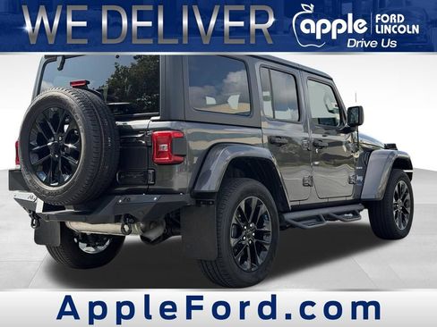 Used 2022 Jeep Wrangler Unlimited Sahara w/ Cold Weather Group AWD/4WD image 10